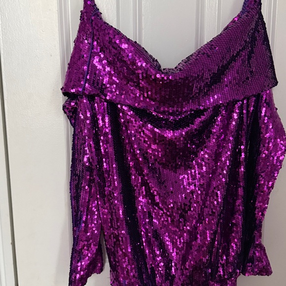 Retrofête Wyn sequin-embellished off-the-shoulder mini dress in purple - Picture 3 of 4